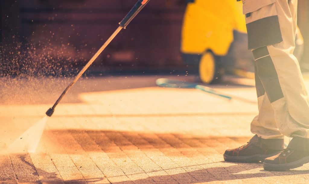 4 Incredible Benefits of Hiring a House Washing Auckland Company Before Selling Your Home