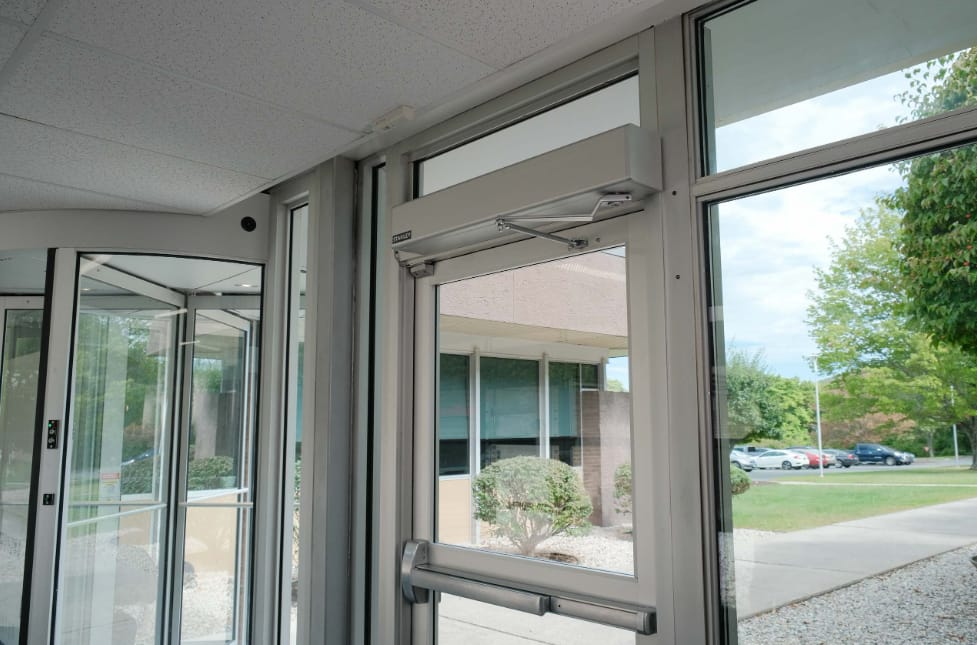 The Benefits of An Automatic Swing Door in a Commercial Setting