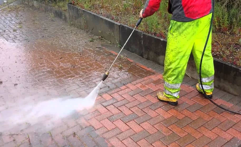 6 Benefits of Using Pressure Cleaner in the Gold Coast for Your Business