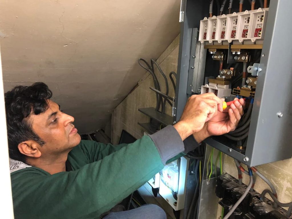 How 24hr Electricians In Gold Coast Keep Businesses Running