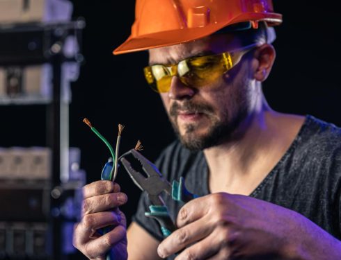 electrician in Currumbin