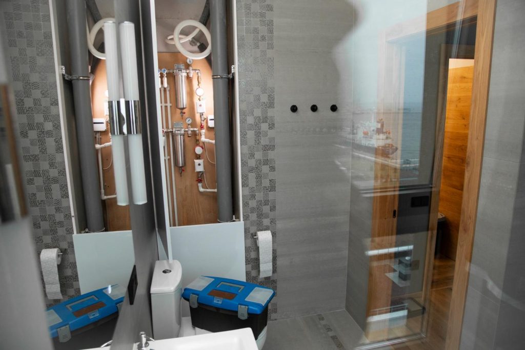 Step into Elegance: Frameless Shower Doors Elevate Bathroom Aesthetics